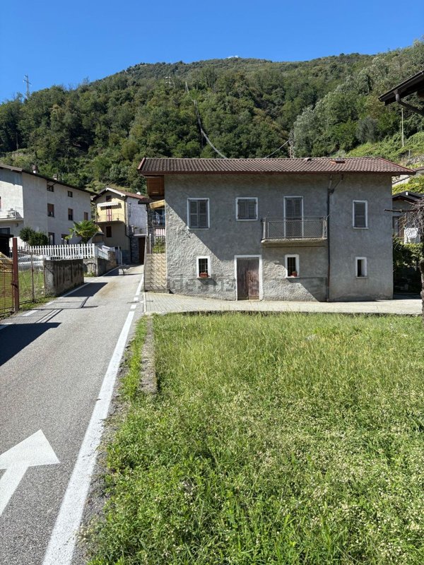 casa indipendente in vendita a Sorico