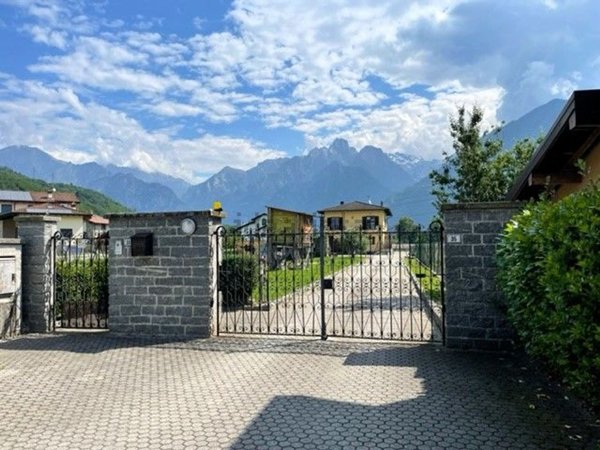 casa indipendente in vendita a Sorico