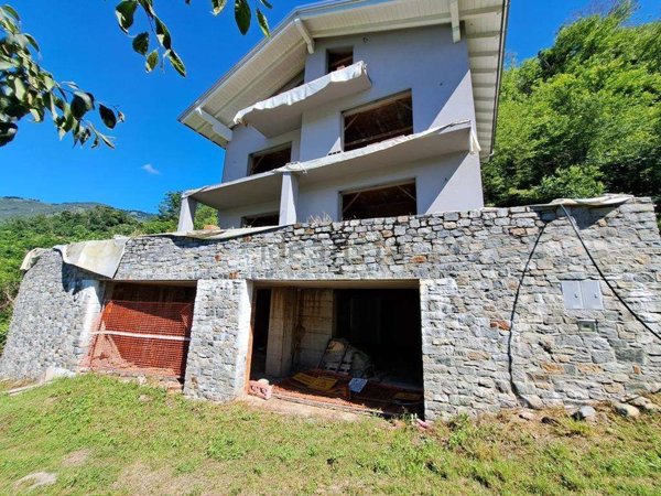 casa indipendente in vendita a Sorico