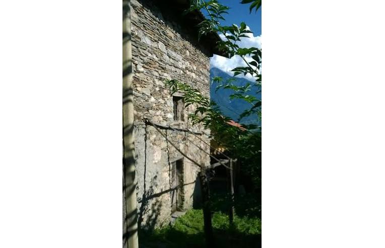 casa indipendente in vendita a Sorico