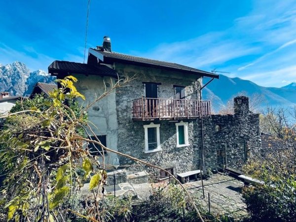 casa indipendente in vendita a Sorico in zona Albonico