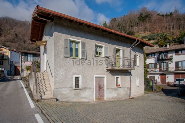 casa indipendente in vendita a Sorico