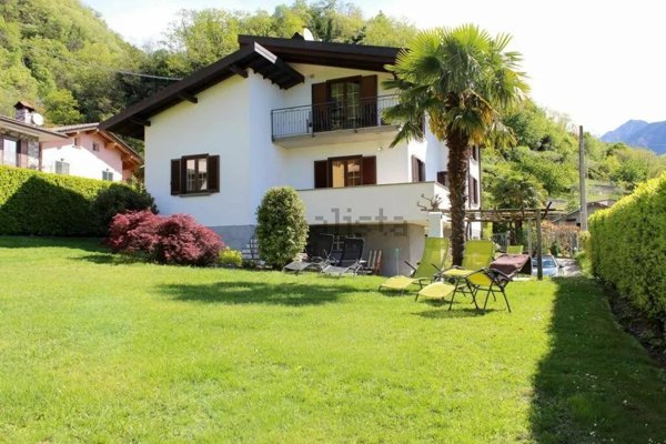 casa indipendente in vendita a Sorico