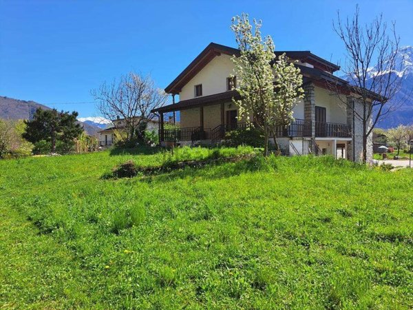 casa indipendente in vendita a Sorico