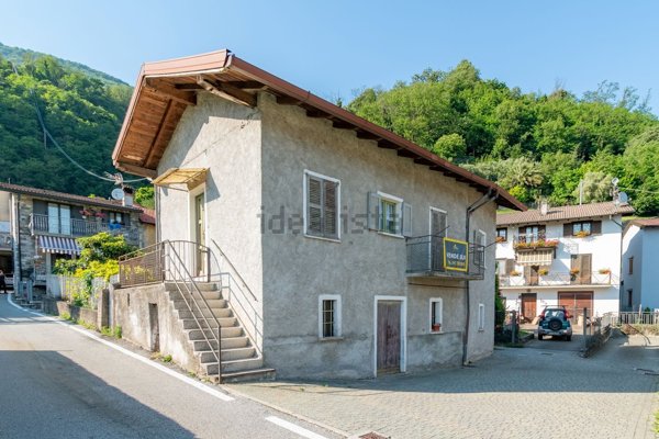 casa indipendente in vendita a Sorico
