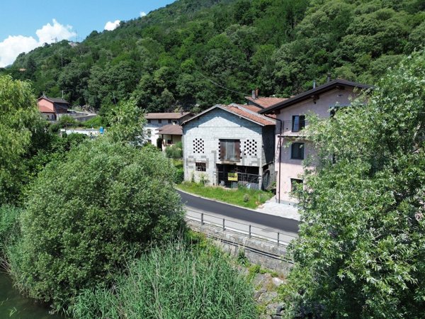 casa indipendente in vendita a Sorico