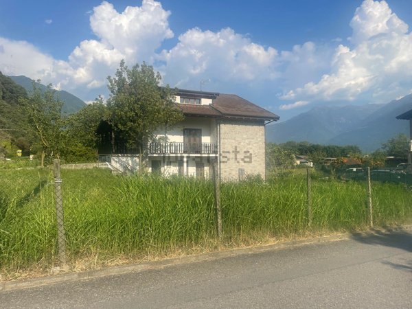 casa indipendente in vendita a Sorico