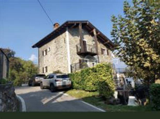 casa indipendente in vendita a Sorico in zona Albonico