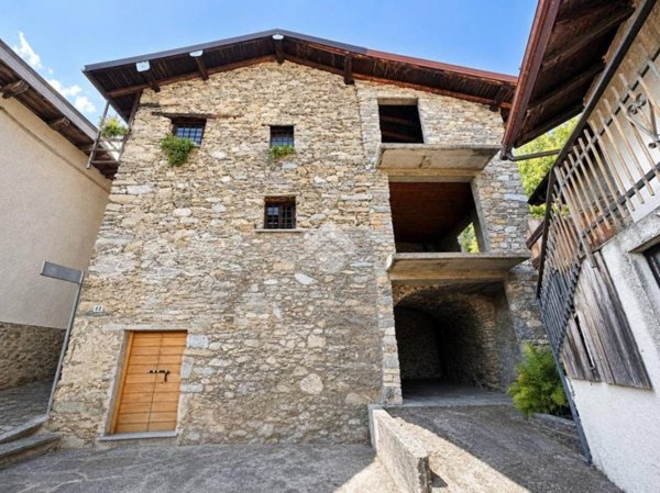 casa indipendente in vendita a Sorico in zona Albonico