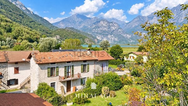 casa indipendente in vendita a Sorico