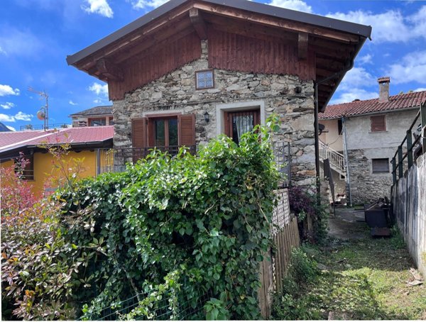 casa indipendente in vendita a Sorico in zona Albonico