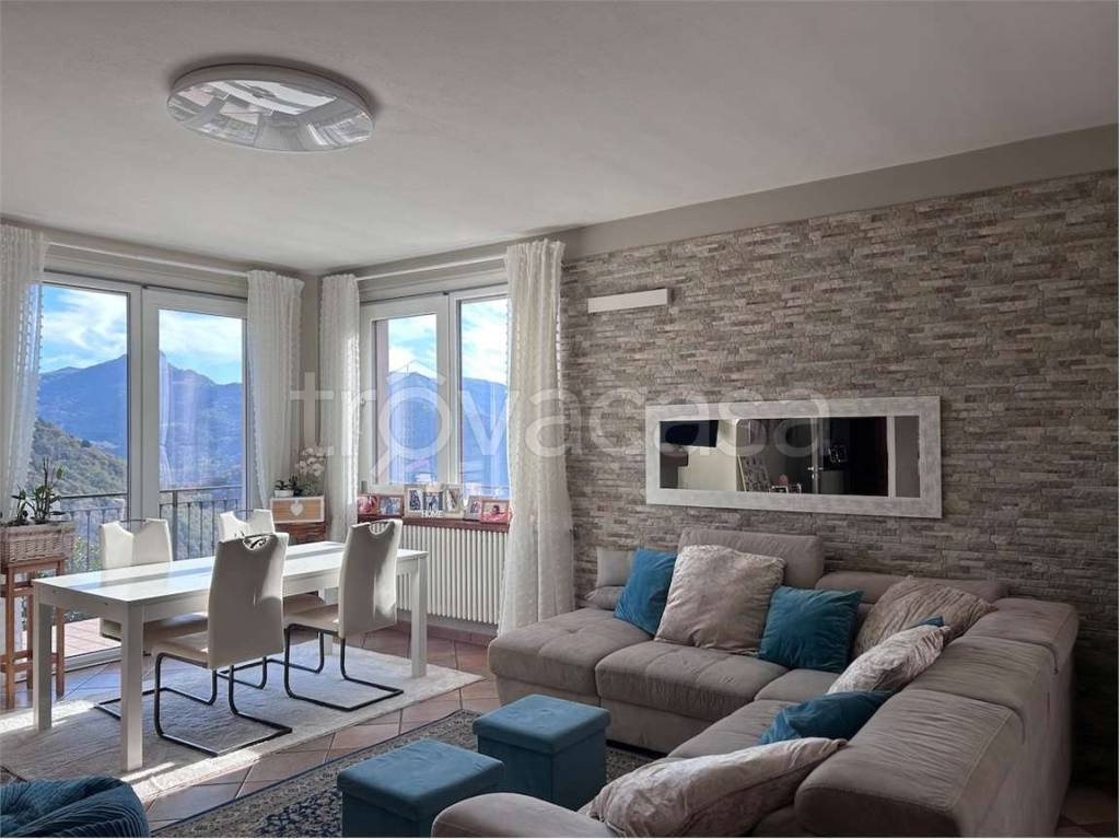 casa indipendente in vendita a Sormano