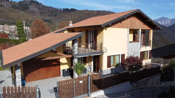 casa indipendente in vendita a Sormano