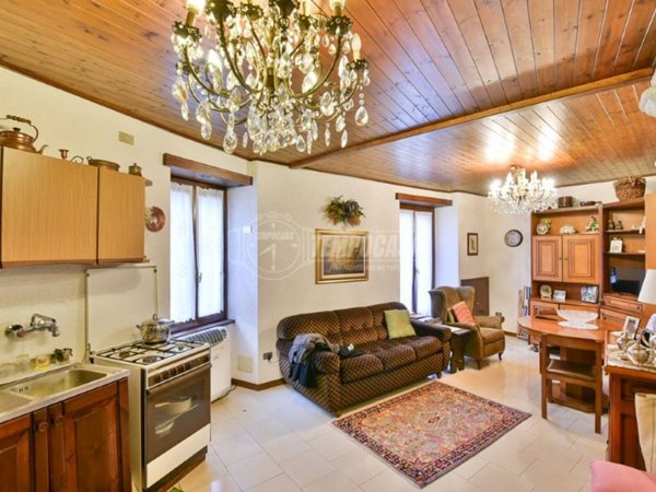 casa indipendente in vendita a Sormano
