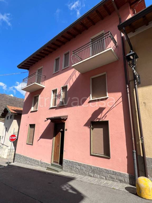 casa indipendente in vendita a Sormano