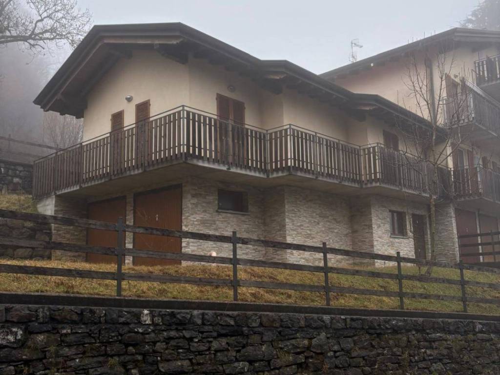 casa indipendente in vendita a Sormano