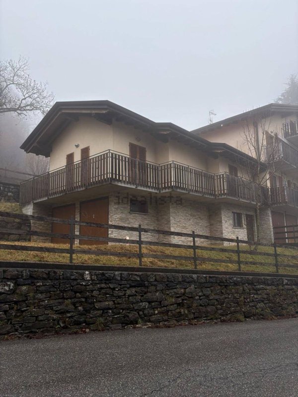 casa indipendente in vendita a Sormano