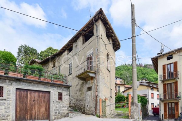 casa indipendente in vendita a Sormano