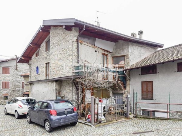 casa indipendente in vendita a Sormano