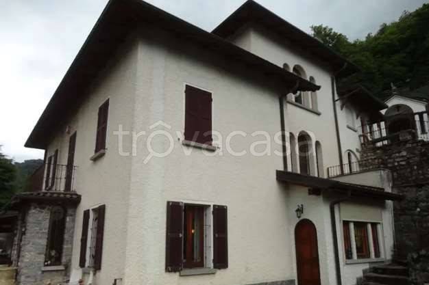 casa indipendente in vendita a Sormano