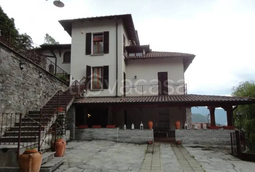 casa indipendente in vendita a Sormano