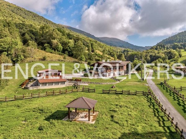 casa indipendente in vendita a Sormano