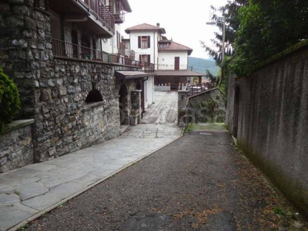 casa indipendente in vendita a Sormano