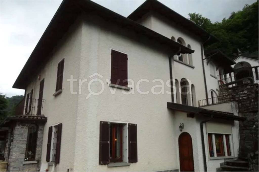 casa indipendente in vendita a Sormano