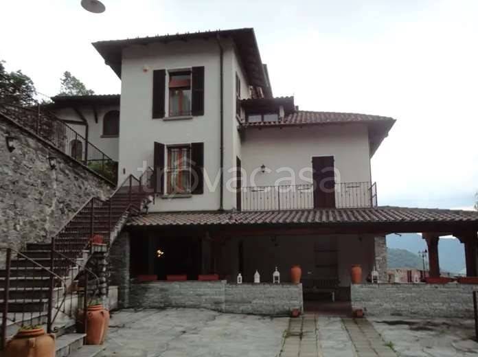 casa indipendente in vendita a Sormano