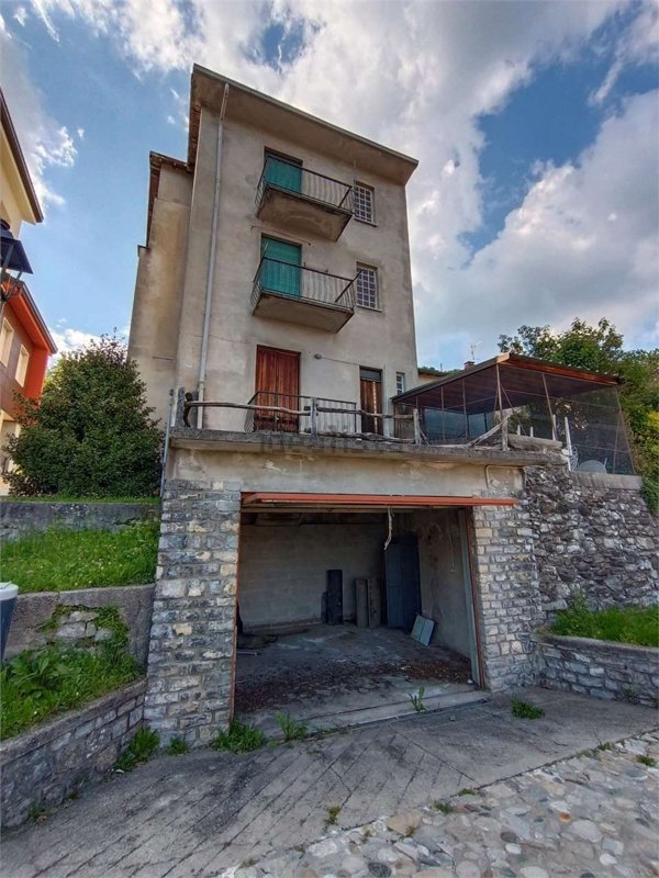 casa indipendente in vendita a Sormano
