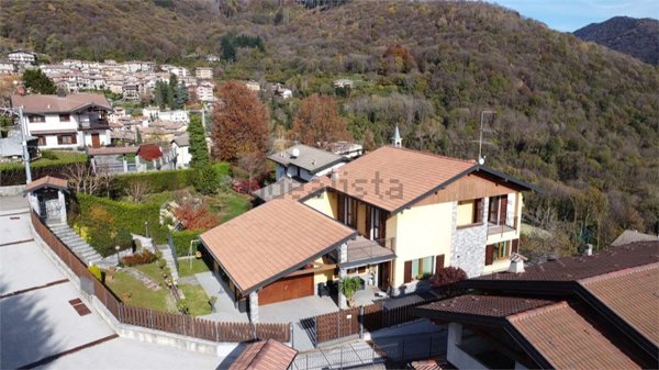 casa indipendente in vendita a Sormano
