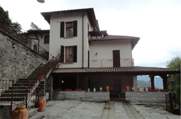 casa indipendente in vendita a Sormano