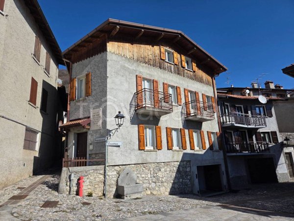casa indipendente in vendita a Sormano