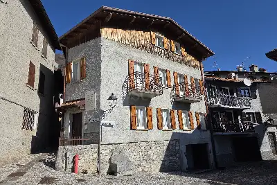 casa indipendente in vendita a Sormano