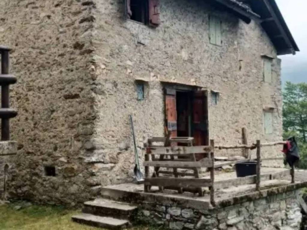casa indipendente in vendita a Stazzona