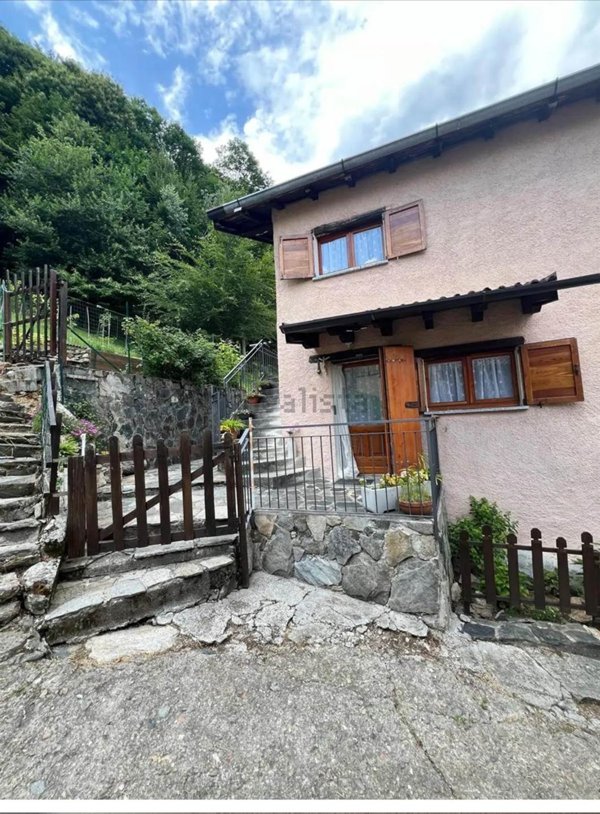 casa indipendente in vendita a Stazzona