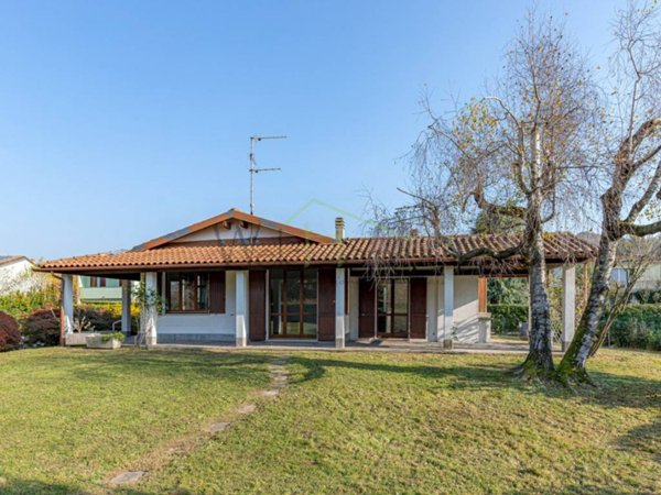 casa indipendente in vendita a Tavernerio in zona Urago
