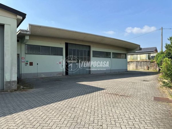 locale di sgombero in vendita a Tavernerio