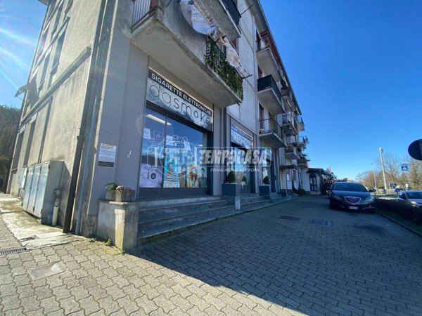 negozio in vendita a Tavernerio