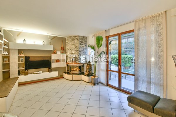 casa indipendente in vendita a Tavernerio in zona Urago