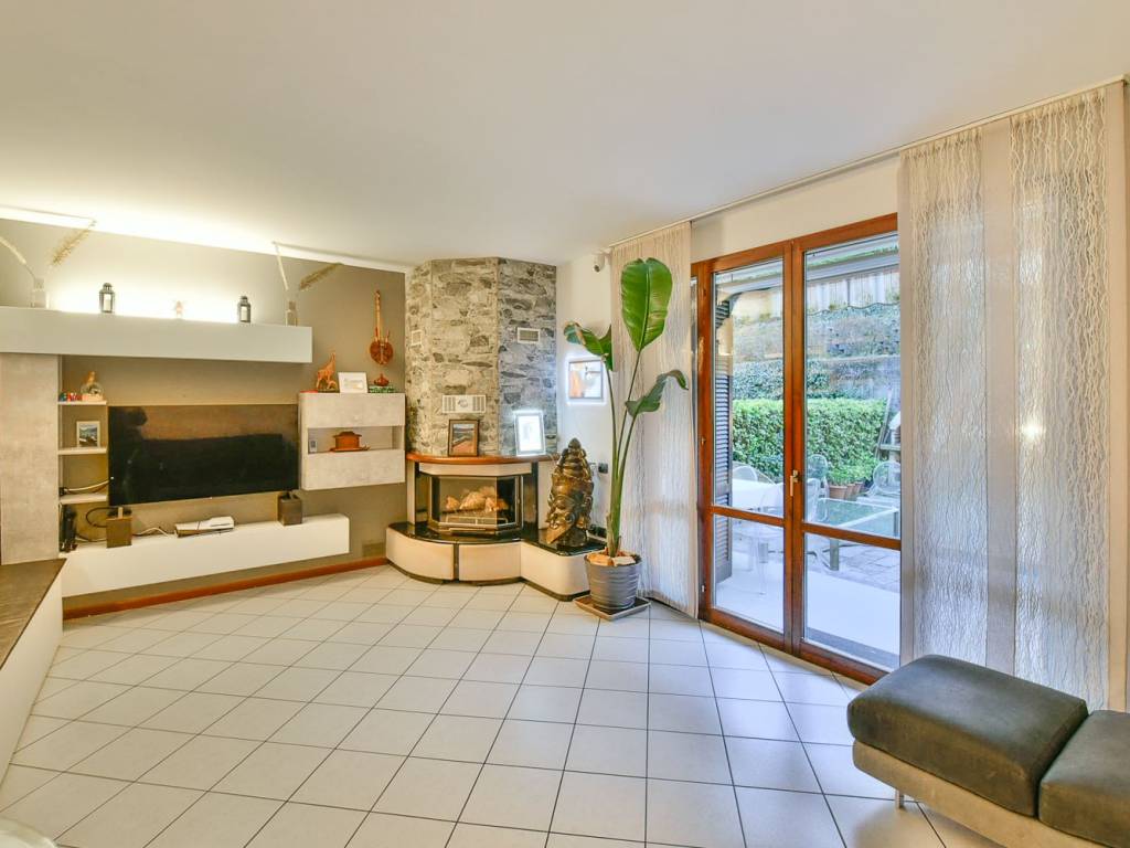 casa indipendente in vendita a Tavernerio in zona Urago