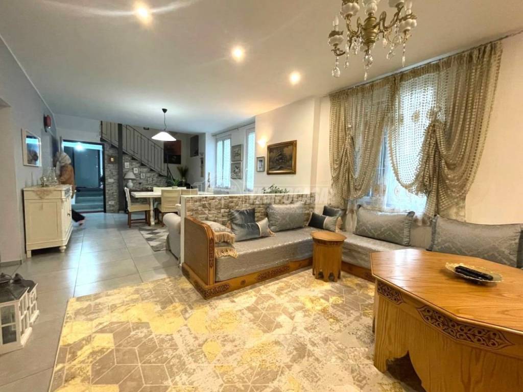 casa indipendente in vendita a Tavernerio in zona Rovascio