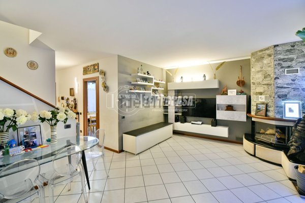 casa indipendente in vendita a Tavernerio in zona Urago