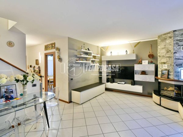 casa indipendente in vendita a Tavernerio in zona Urago