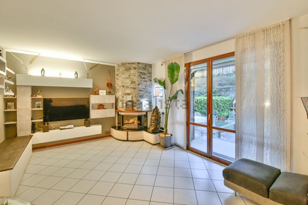 casa indipendente in vendita a Tavernerio in zona Urago