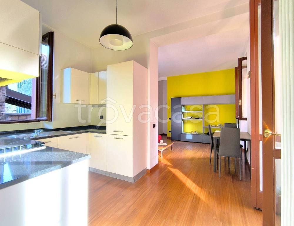 casa indipendente in vendita a Torno