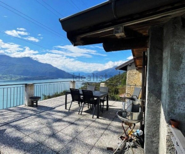 casa indipendente in vendita a Trezzone