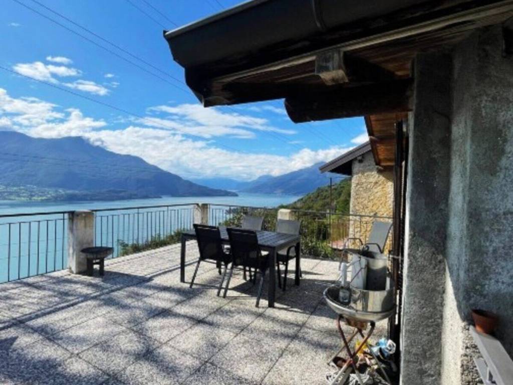 casa indipendente in vendita a Trezzone
