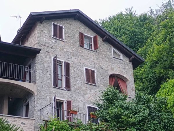 casa indipendente in vendita a Trezzone