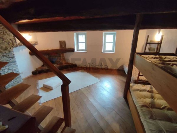 casale in vendita a Trezzone